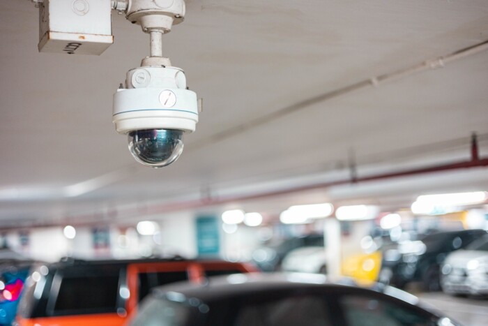 Csak az autóját akarta védeni, mégis rá csaptak le