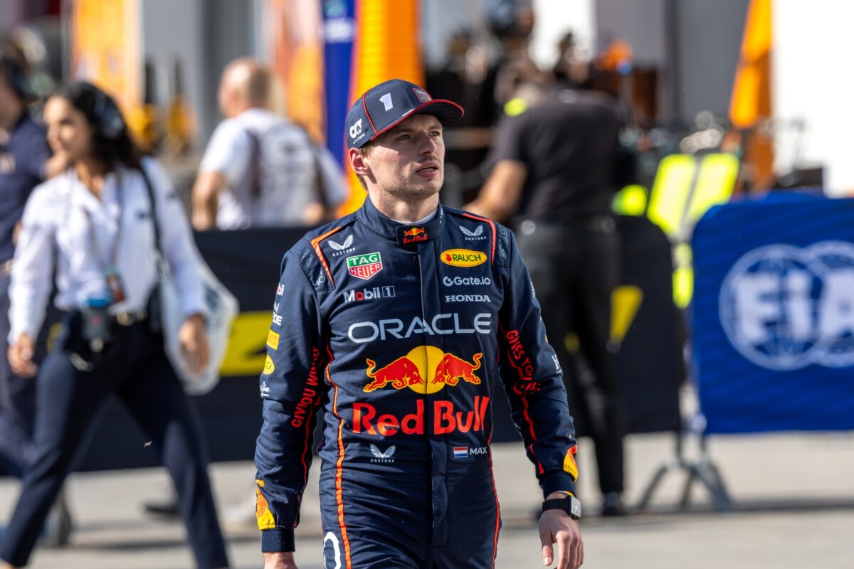 Óriási bejelentést tett Verstappen, aláírt a Mercedesszel