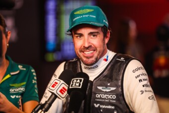 Alonso az F1-futam közben a vb-csatát fogja figyelni