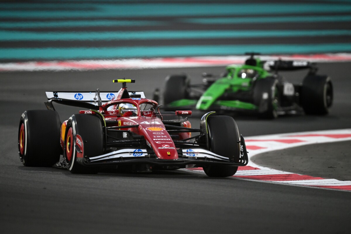 44 éves negatív rekordot döntött Hamilton a Ferrarival