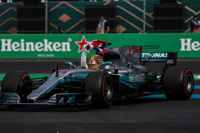 Hamilton imádkozik, hogy jövőre ne legyen rosszabb 3