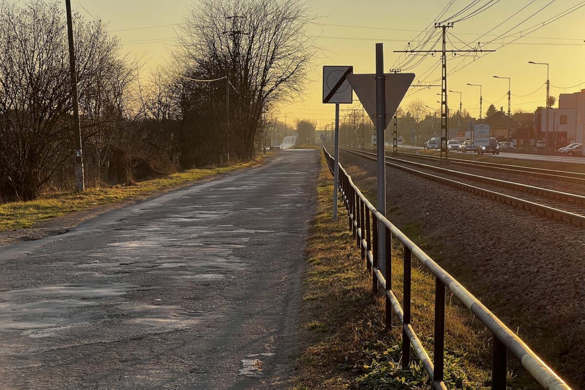 Kiszúrnak az autósokkal ezen a fontos hazai úton, itt a Közút reakciója