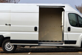 Meglepő autón bukkant fel az első tolóajtó