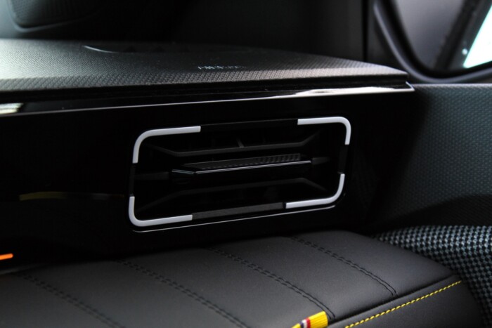 Kellett már egy ilyen vidám autó az utakra 13