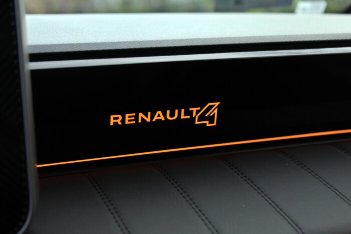 Kellett már egy ilyen vidám autó az utakra 24