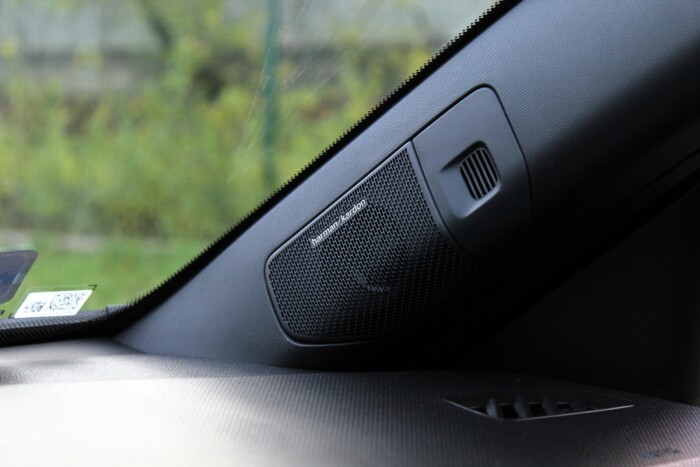 Miért halljuk kívülről, ha valaki kihangosítva telefonál az autóban? 1 | Vezess Miért halljuk kívülről, ha valaki kihangosítva telefonál az autóban? 1