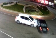 Öt autót tarolt le, nem is vezethetett volna a kaposvári ámokfutó 2 Öt autót tarolt le, nem is vezethetett volna a kaposvári ámokfutó 2