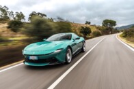 Osztoznál kétezer emberrel egy Ferrarin? 2