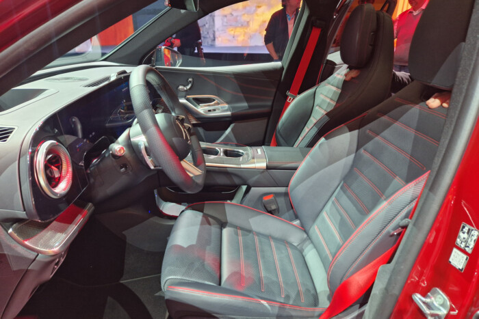 Elbénázott autói után újra igazi Mercedes született 9