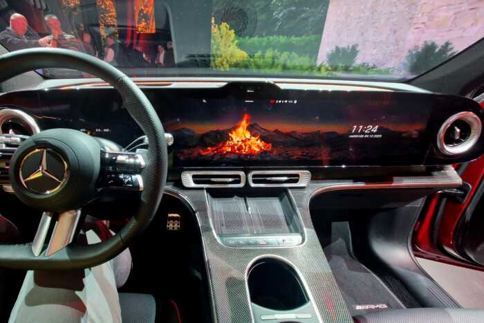 Elbénázott autói után újra igazi Mercedes született 10