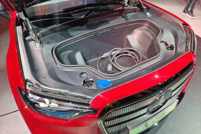 Elbénázott autói után újra igazi Mercedes született 13