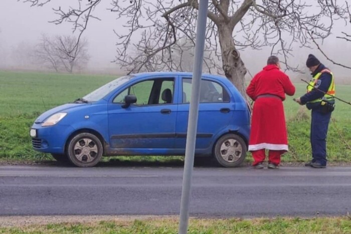 A Mikulásnak sem kegyelmeztek a veszprémi rendőrök 1 | Vezess A Mikulásnak sem kegyelmeztek a veszprémi rendőrök 1