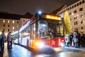 Még nincs vége, újabb ünnepi jármű bukkant fel Budapesten