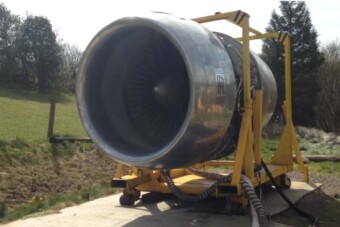 A szomszéd akivel nem lennél jóban: egy Boeing hajtómű a kedvenc játékszere