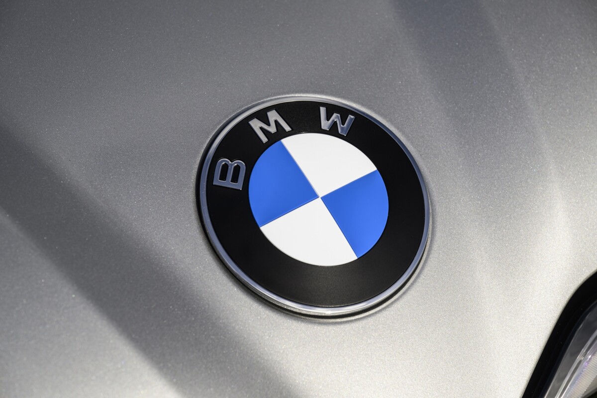 Véletlenül kitálat a BMW