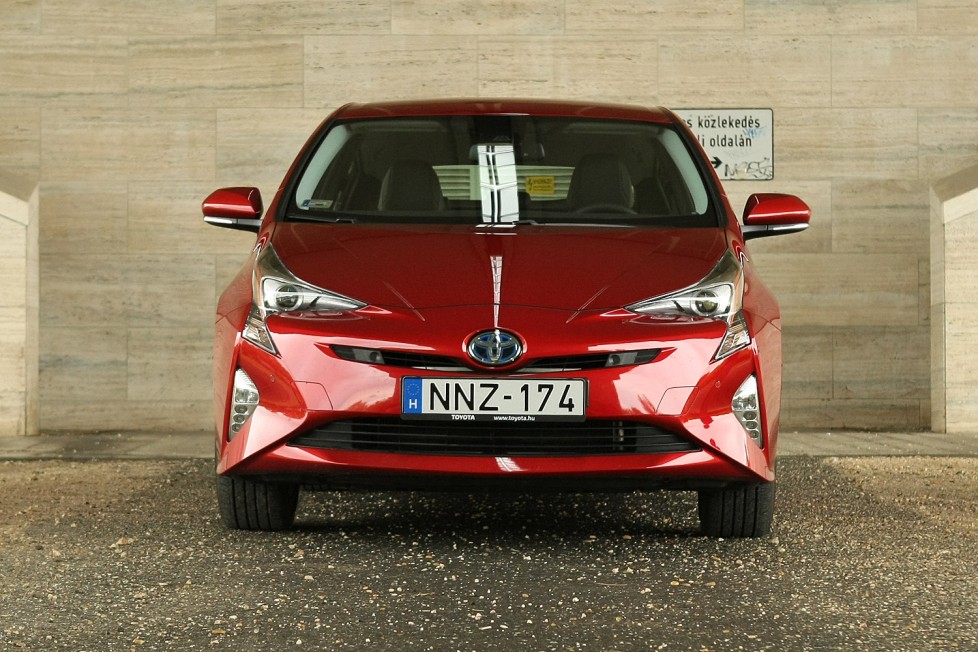 prius_00001-978x652 | Vezess | Vezess