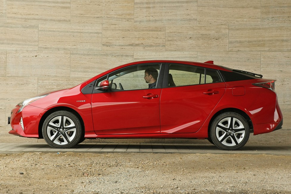 prius_00003-978x652 | Vezess | Vezess