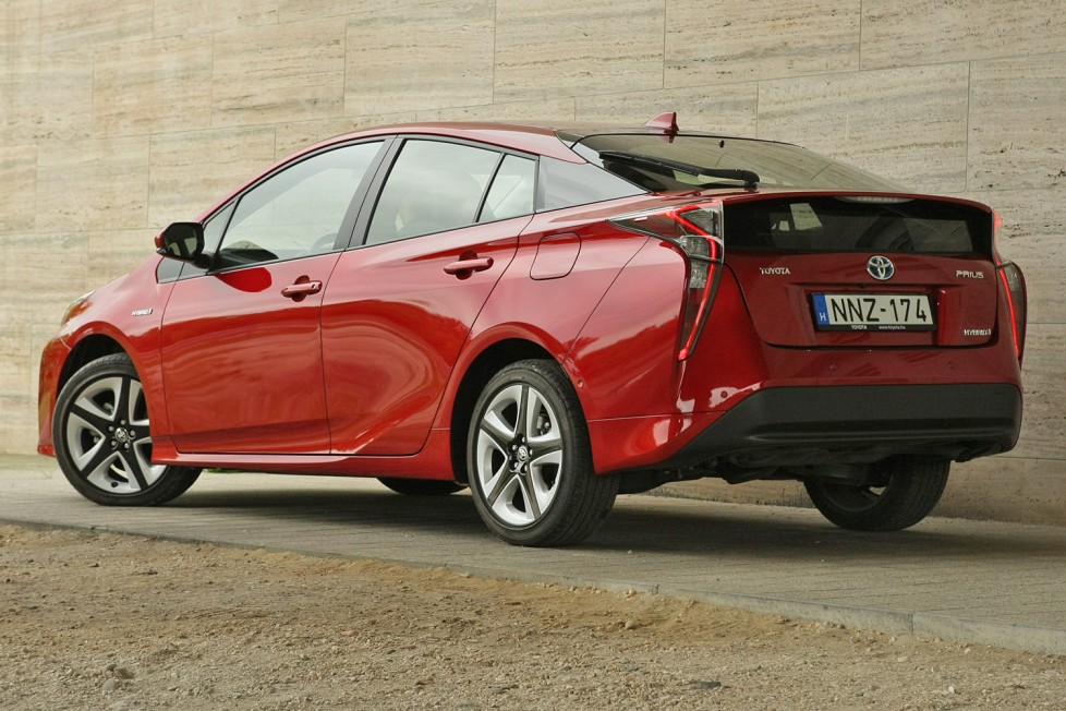 prius_00004-978x652 | Vezess | Vezess