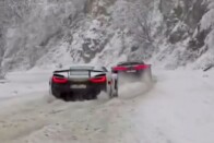 Ez az új hóbort: hiperautókkal csapatnak hóban a nagyfőnökök 1