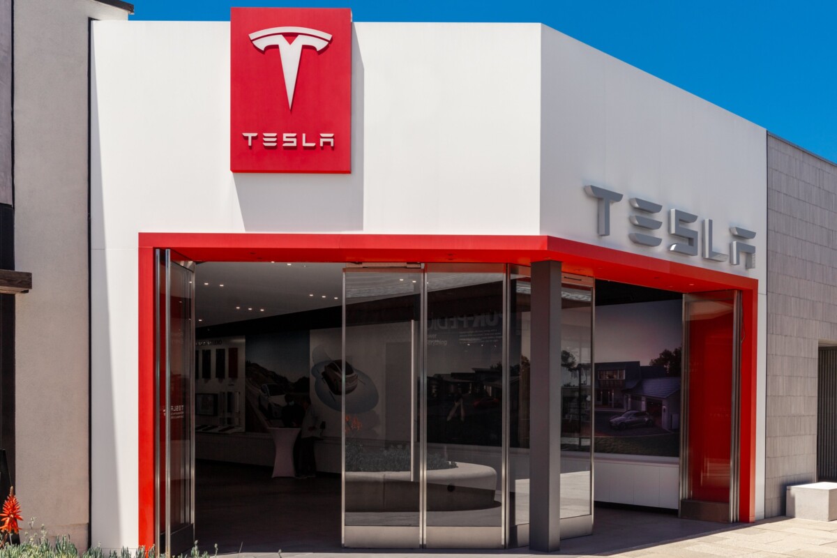 Irdatlan pénzeket kerestek a Tesla vezetői