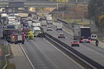 Bámészkodásból lett óriási baleset az M4-esen