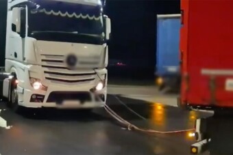 Olyat láttak a rendőrök az M4-esen, amitől ők is kiborultak