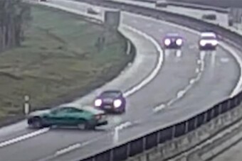 Elnézte a sávváltást az M3-ason, csúnya vége lett