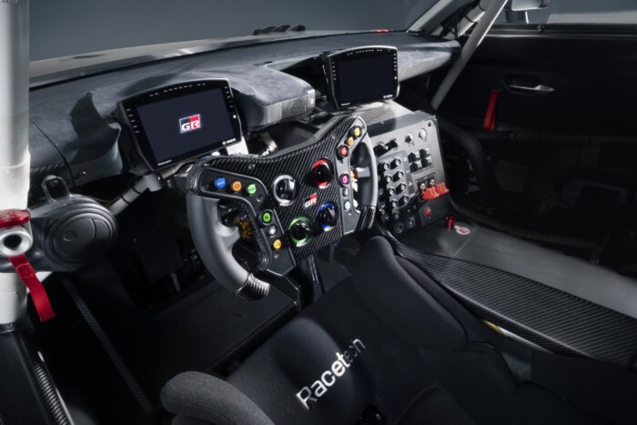 V8-as szupersportautót épített a Toyota 14