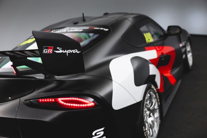 Félelmetesen erős búcsút kap a vad Toyota 6