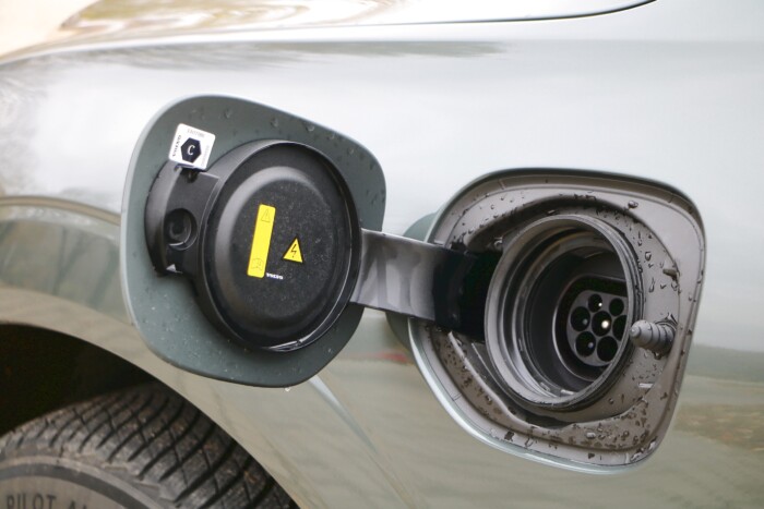 Drága svéd gyógyír a pocsék magyar utakra 16 | Vezess Drága svéd gyógyír a pocsék magyar utakra 16