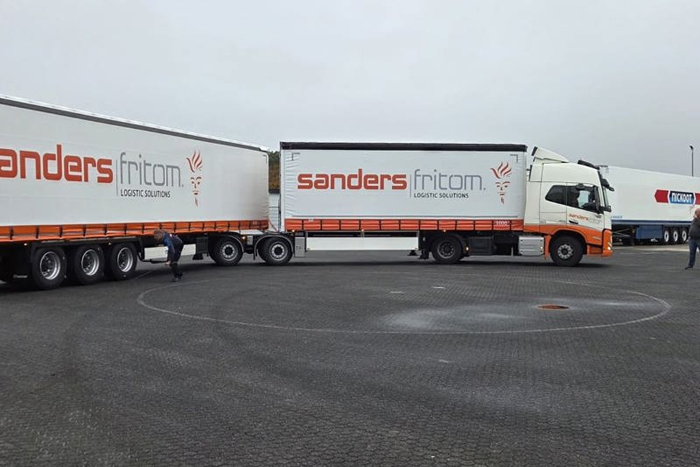 Közel 115 méter hosszú kamiont alkottak meg