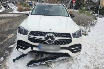 Úgy elszállt egy mercis a budai hóban, mint a győzelmi zászló