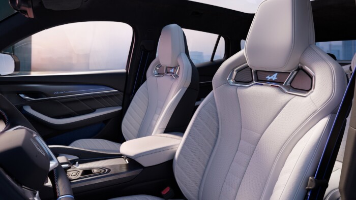 Hatalmas hibriddel bővít a Renault 10 Hatalmas hibriddel bővít a Renault 10