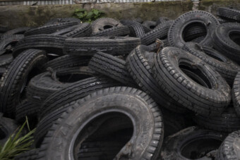 Büntetőeljárás indul a felhalmozott autógumik miatt