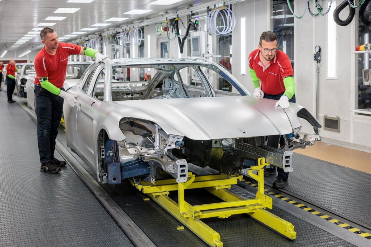 2009 óta nem zuhantak ekkorát a Porsche-eladások