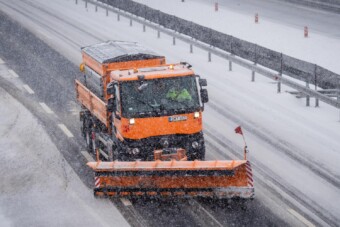 Megbénult az M1-es, átépítik a terelést
