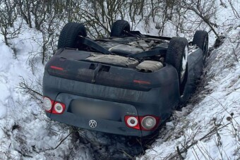 Ezt soha ne csináld vezetés közben, mert így jársz