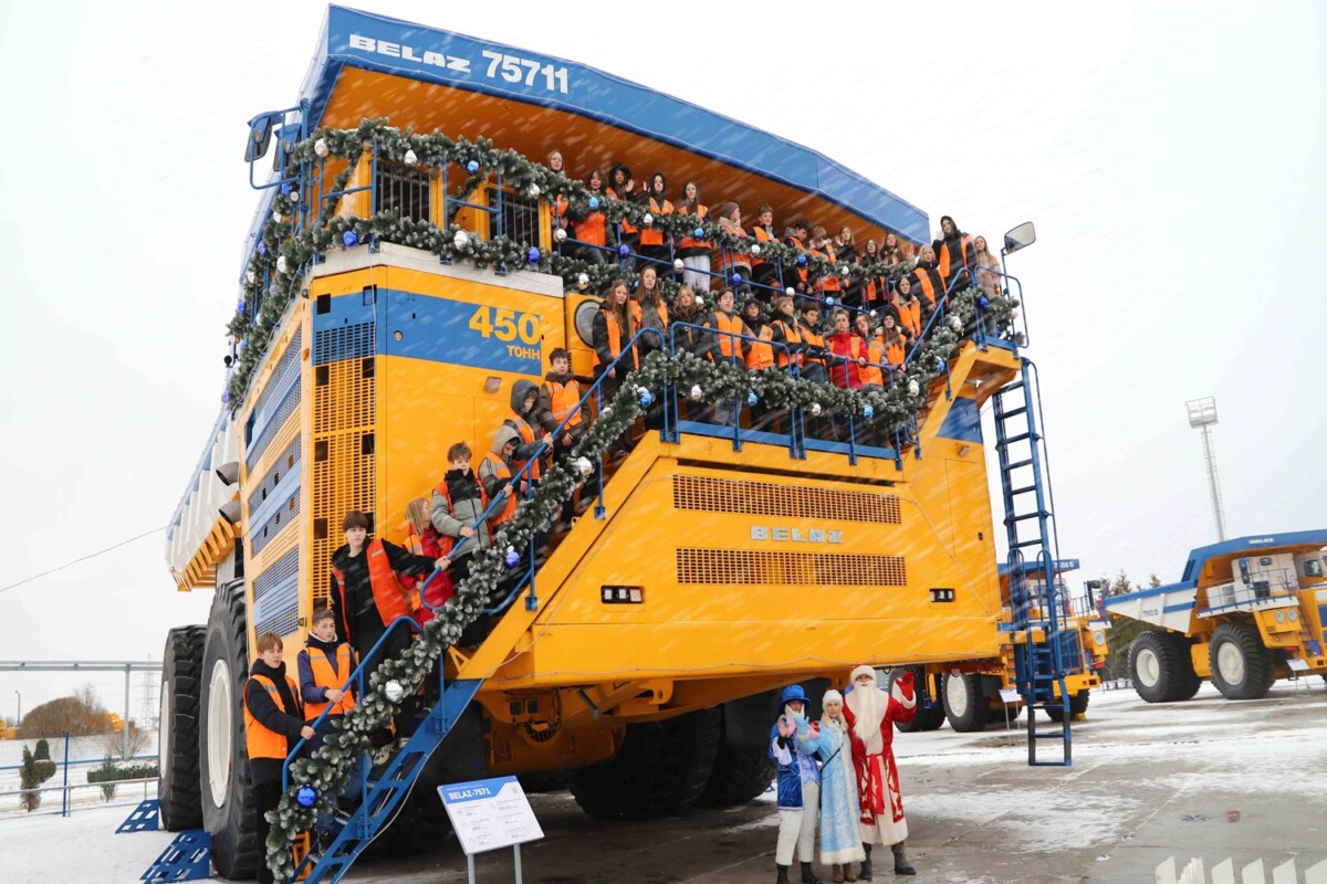 Megnyílt a hely, ahol gigantikus járműveket csodálhatsz meg