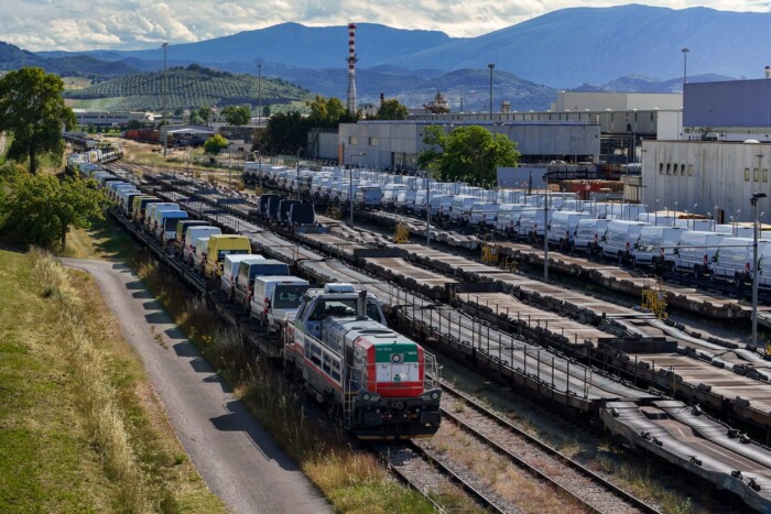 Haláltusáját vívja az olasz autóipar 8