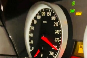 300-zal hasító BMW-ről került elő egy videó, áll a bál miatta Lengyelországban