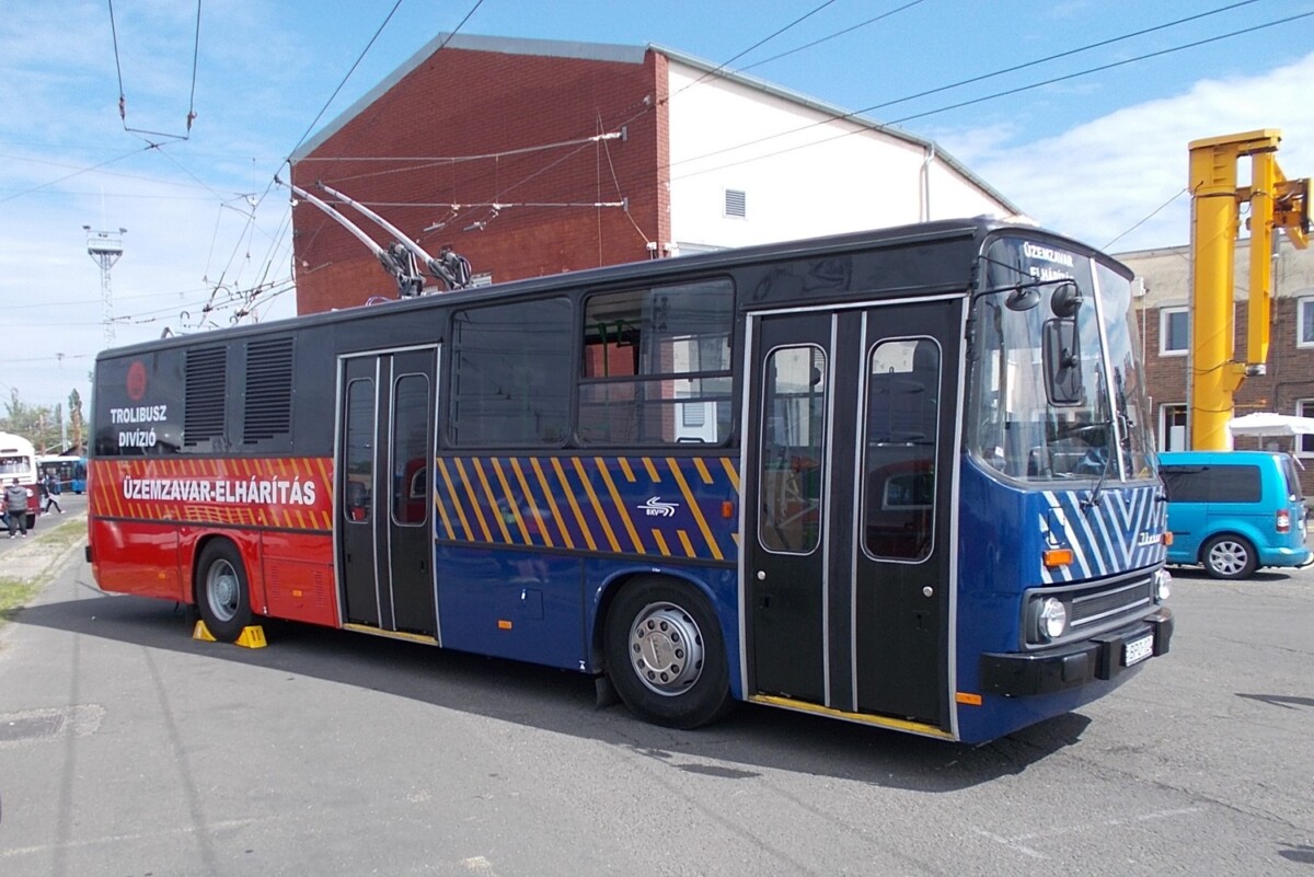 Speciális Ikarust vetnek be a jégmentesítésre