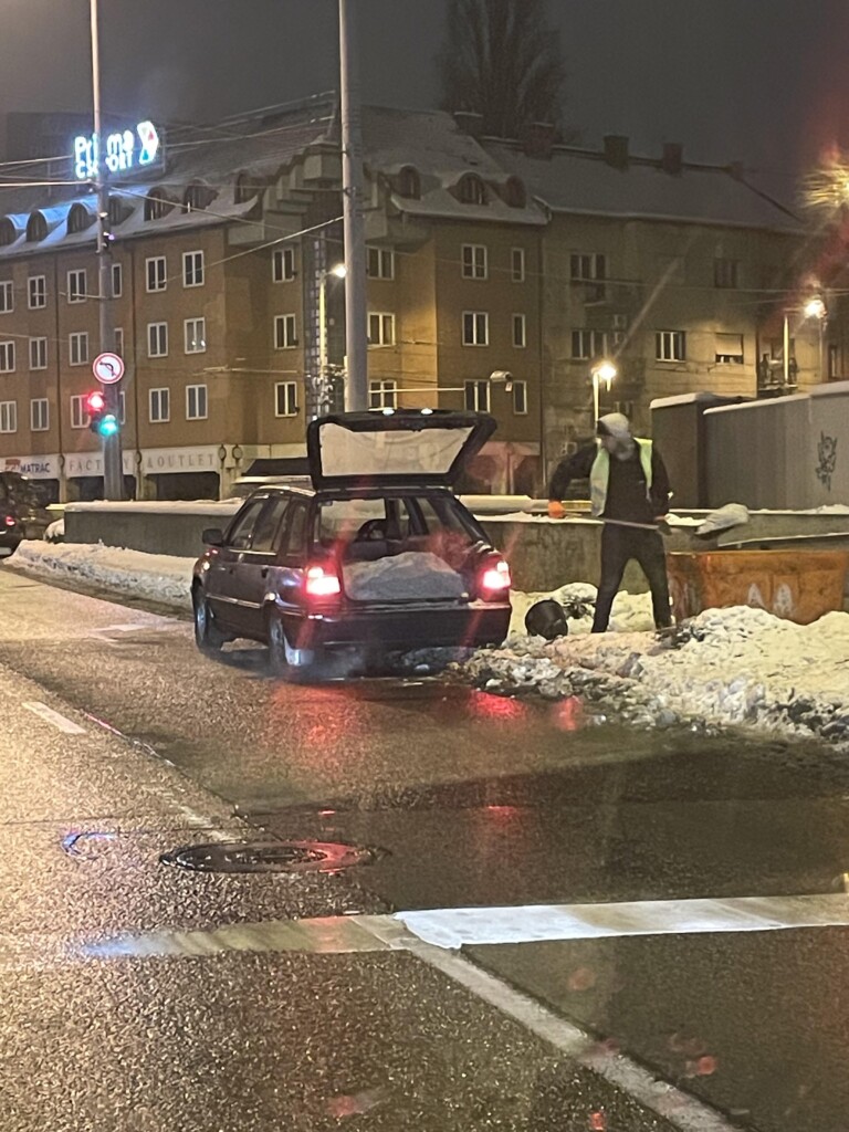 Nincs ennél suttyóbb: útszóró sót loptak Budapesten 1