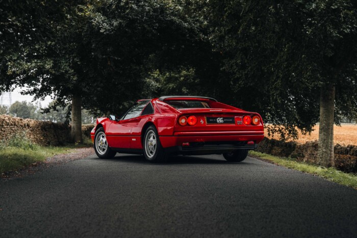 Osztoznál kétezer emberrel egy Ferrarin? 1