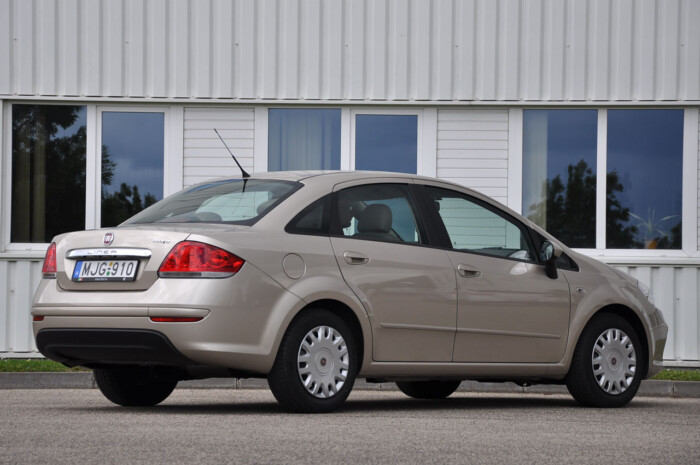 Ezeknek az autóknak nem szállt el az ára 12