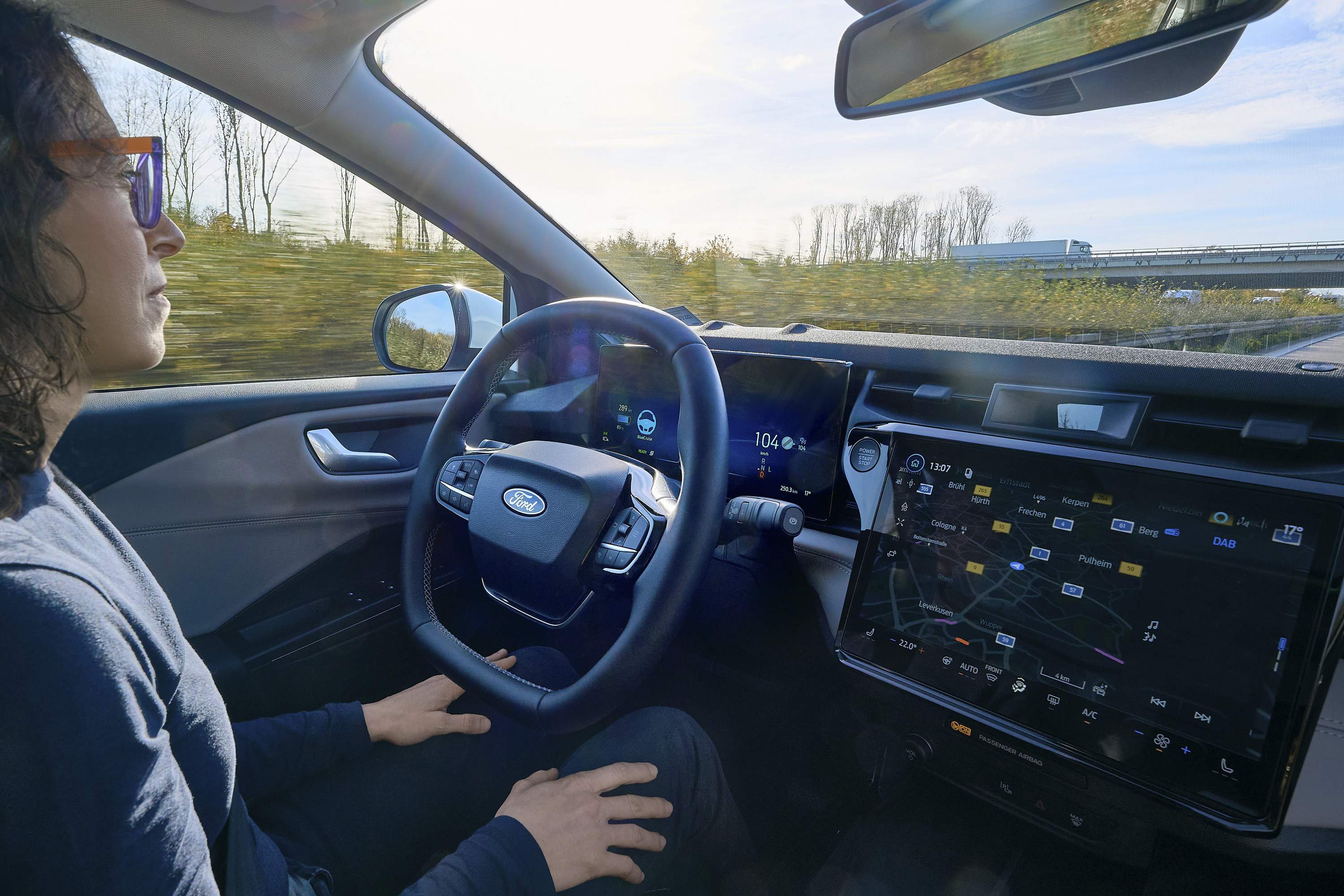 Ford Brings Hands-Free BlueCruise Tech to the Masses | Vezess