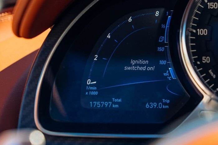 Szédítő összeget éget el a Bugatti átlagautóként 1