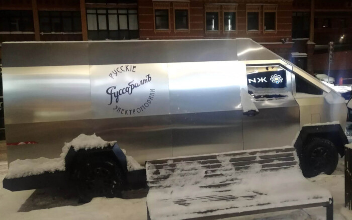 Váratlan helyen bukkant fel egy Tesla ami nem is létezik 1 | Vezess Váratlan helyen bukkant fel egy Tesla ami nem is létezik 1