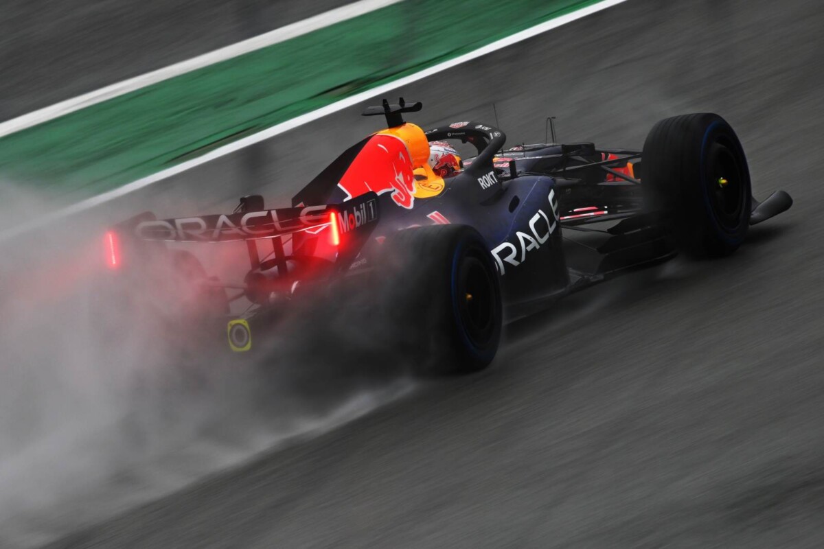 Eső, összetört a Red Bull a második tesztnapon