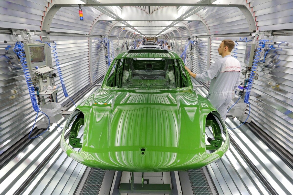 Kaméleonként válthatják a színüket a jövő autói