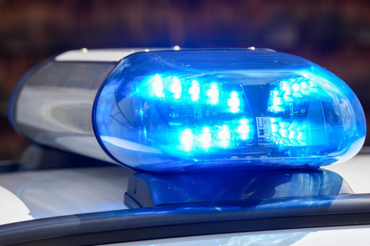 200-zal, jogosítvány nélkül menekült a rendőrök elől az autós